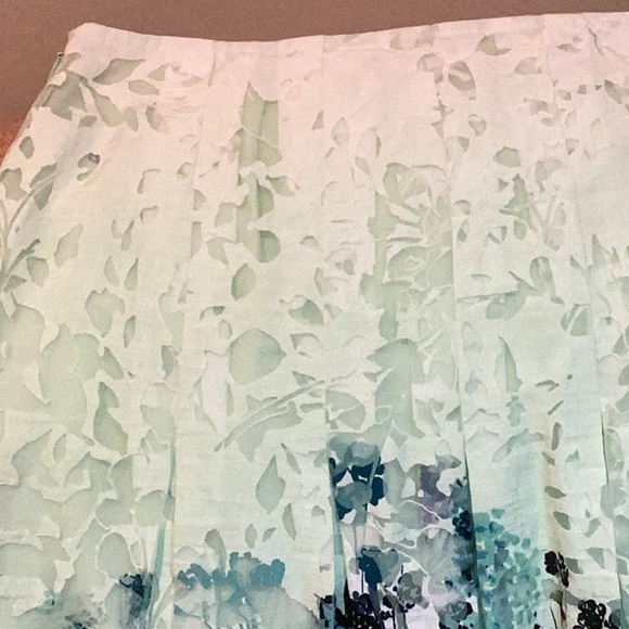 UNA  M&S lined skirt beautiful floral shades of green springtime colors size 12 - Picture 8 of 16